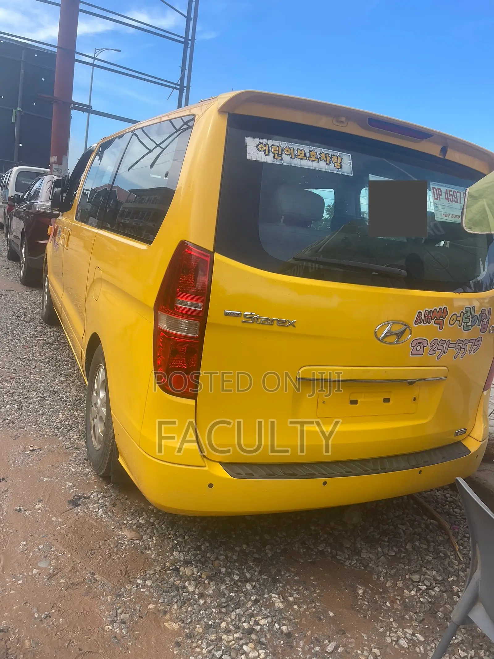 Hyundai Starex 2013 Yellow