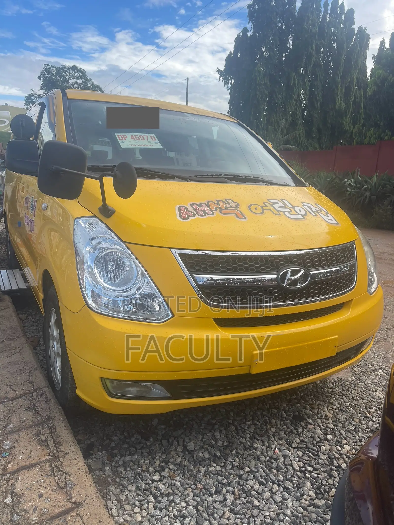 Hyundai Starex 2013 Yellow