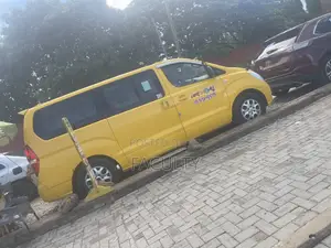 Hyundai Starex 2013 Yellow