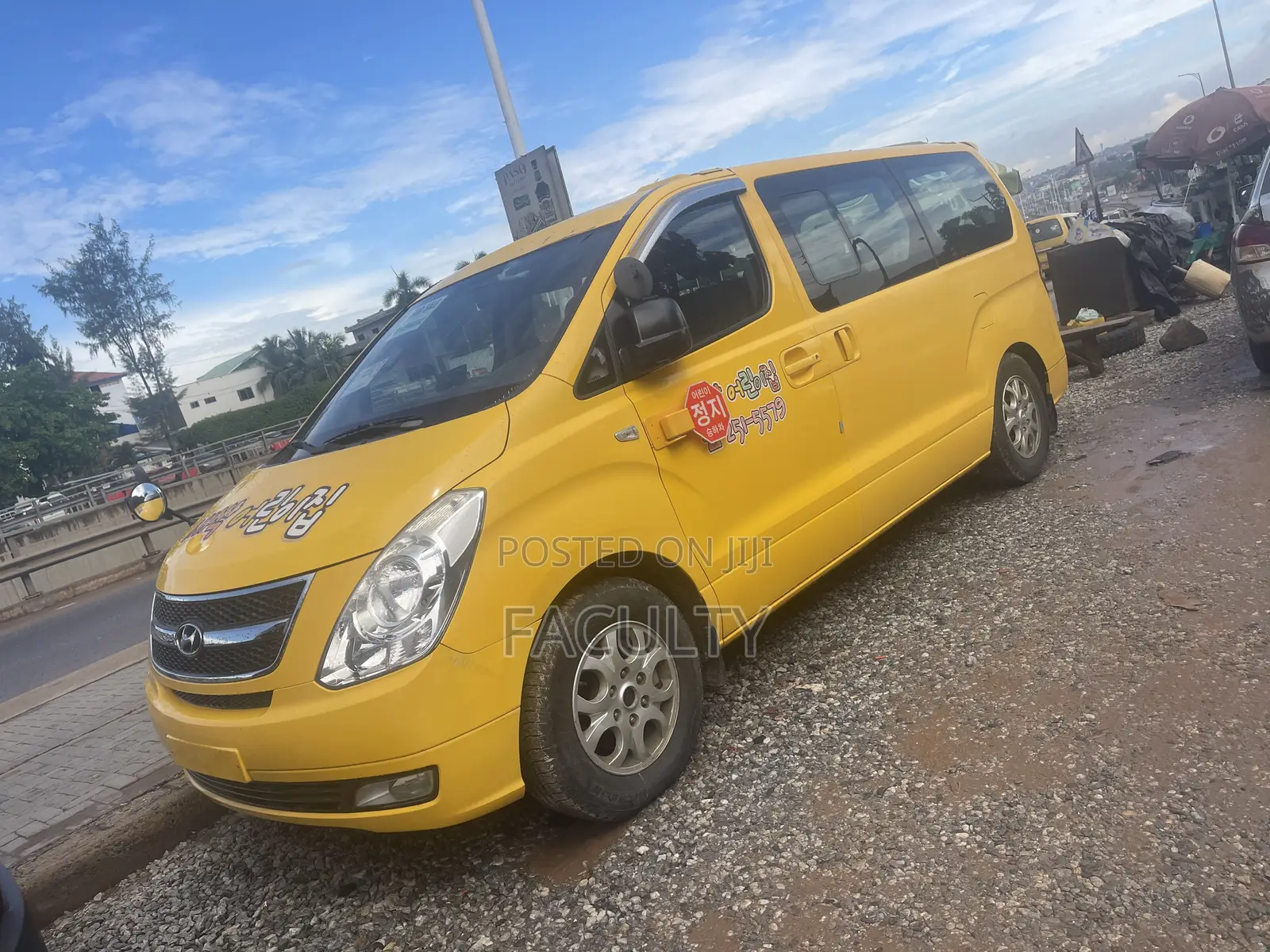 Hyundai Starex 2013 Yellow