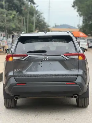Toyota RAV4 XLE Premium 2021 Gray