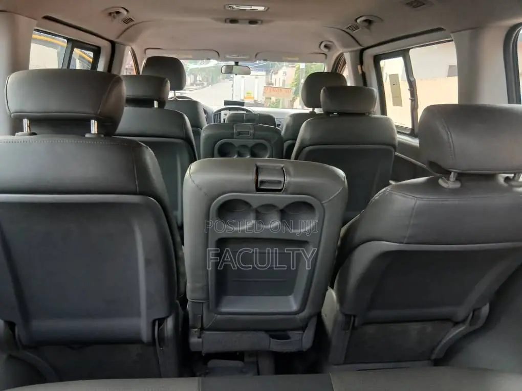 Hyundai Starex 2013 Yellow