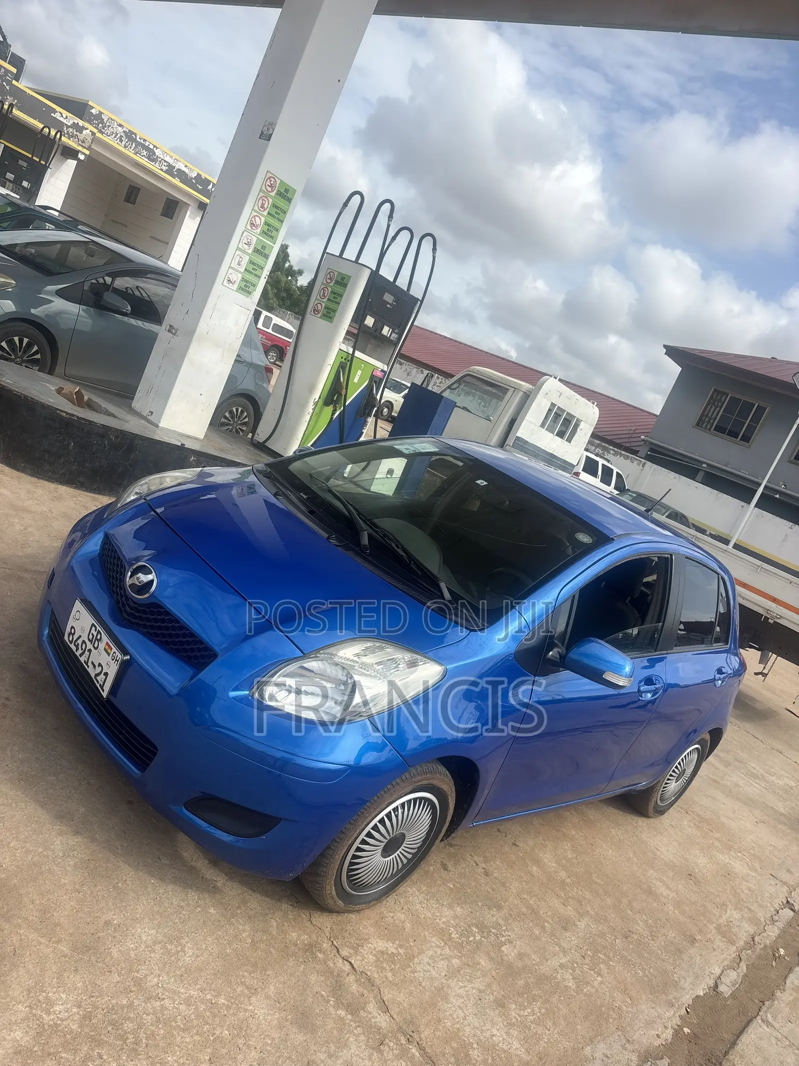 Toyota Vitz 2010 Blue