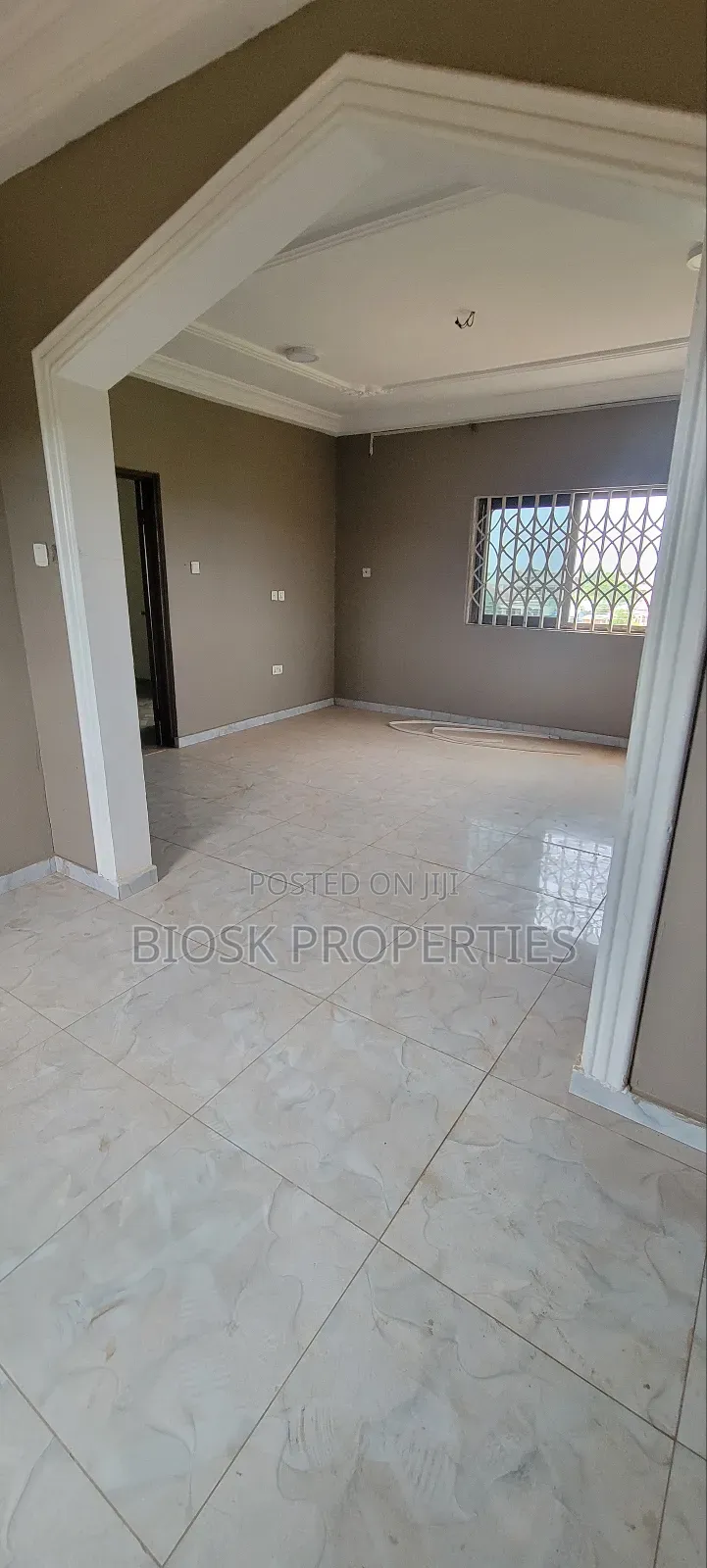 2bdrm Apartment in Biosk Properties, Frafraha for rent