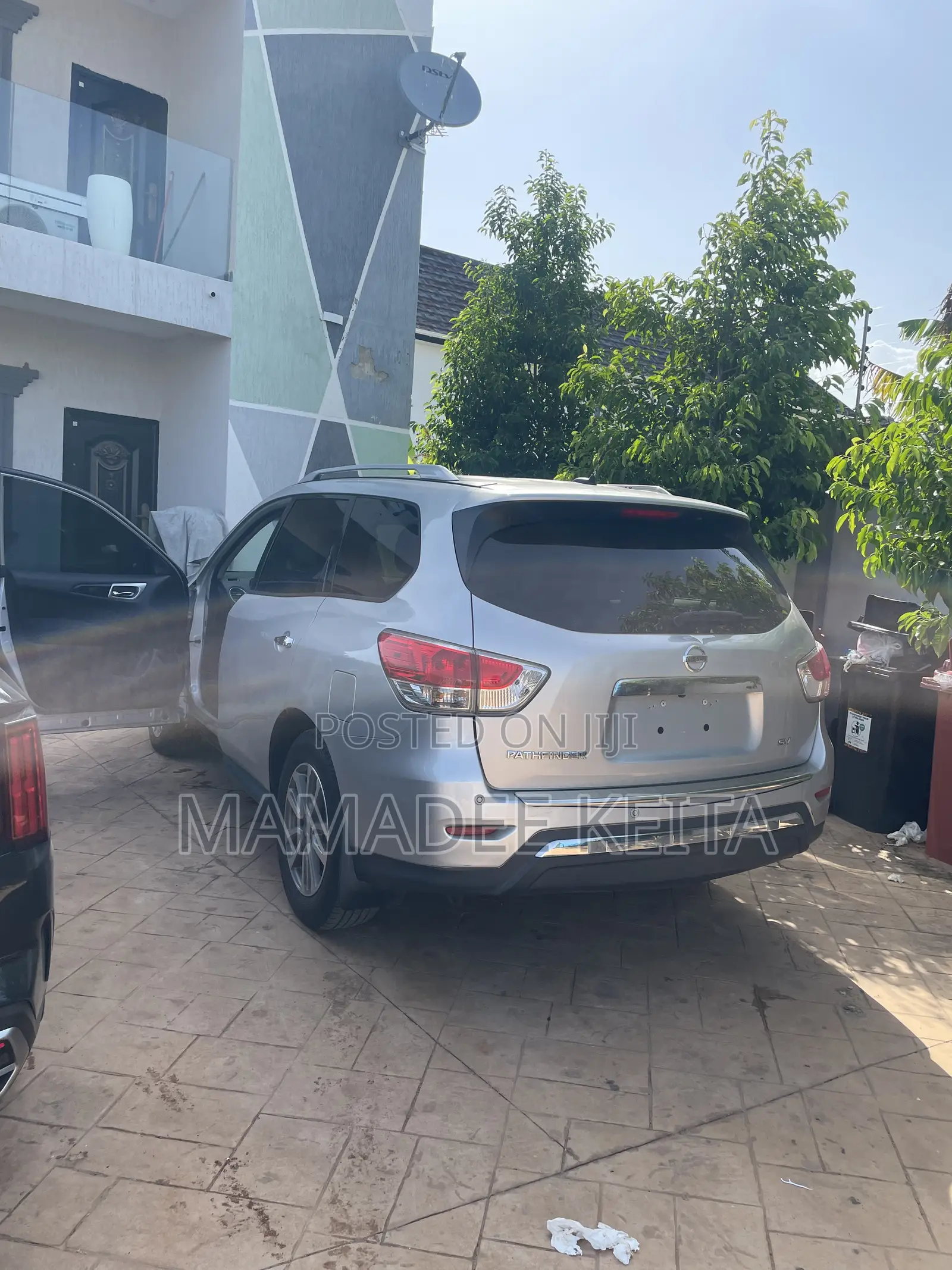 Nissan Pathfinder SV 4dr 4x4 (3.5L 6cyl) 2016 Gray