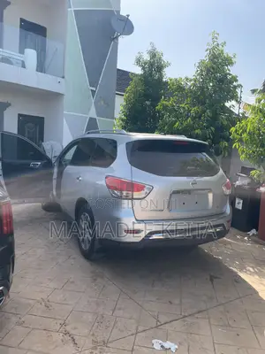 Nissan Pathfinder SV 4dr 4x4 (3.5L 6cyl) 2016 Gray