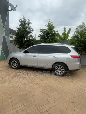 Nissan Pathfinder SV 4dr 4x4 (3.5L 6cyl) 2016 Gray