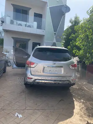 Nissan Pathfinder SV 4dr 4x4 (3.5L 6cyl) 2016 Gray