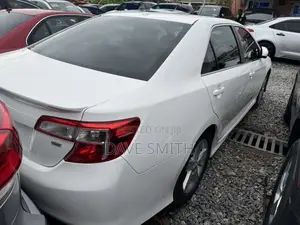 Toyota Camry SE 4dr Sedan (2.5L 4cyl 6A) 2014 White