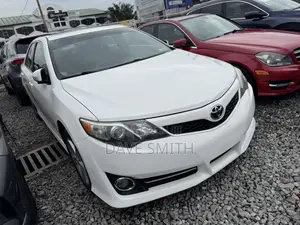 Toyota Camry SE 4dr Sedan (2.5L 4cyl 6A) 2014 White