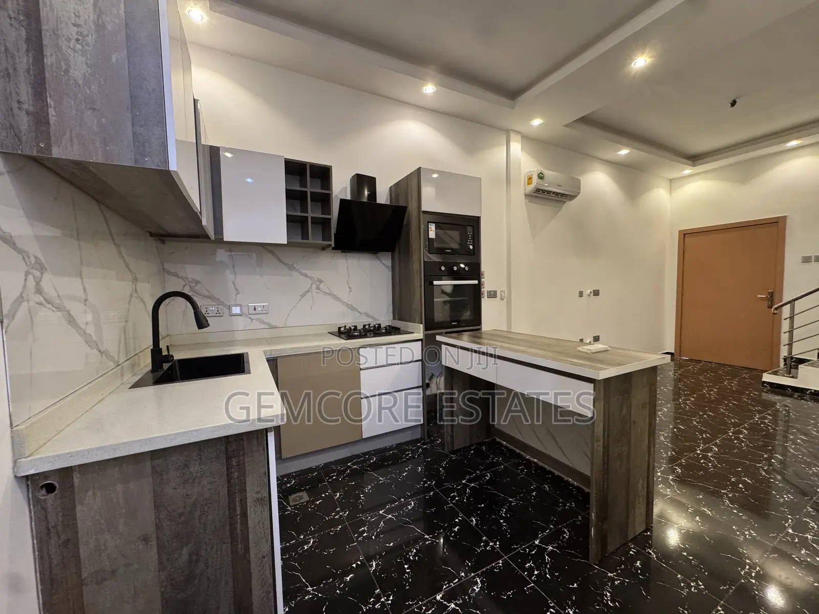 2bdrm Townhouse / Terrace in Nanakrom, Ashaley Botwe for rent