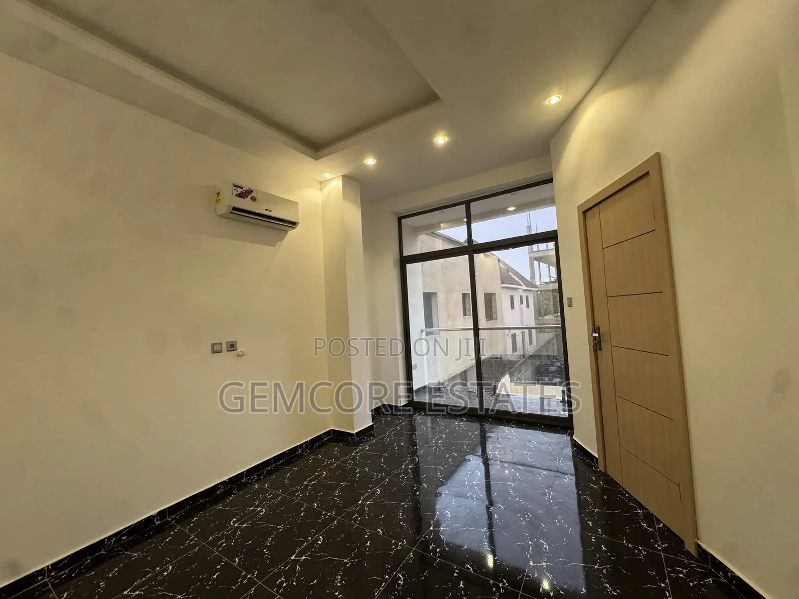 2bdrm Townhouse / Terrace in Nanakrom, Ashaley Botwe for rent