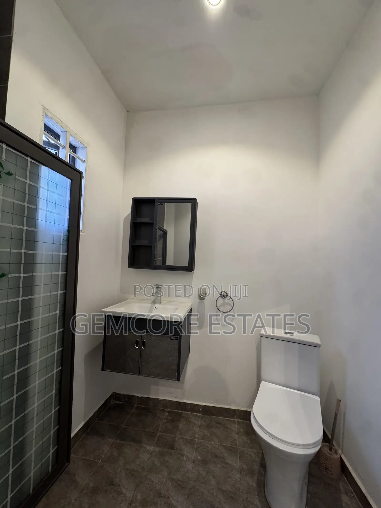 2bdrm Townhouse / Terrace in Nanakrom, Ashaley Botwe for rent