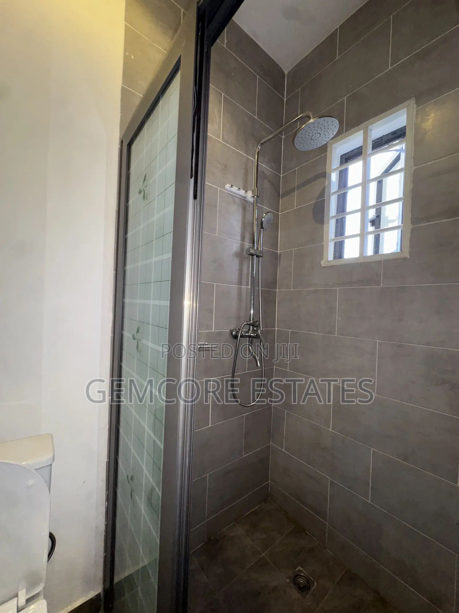 2bdrm Townhouse / Terrace in Nanakrom, Ashaley Botwe for rent