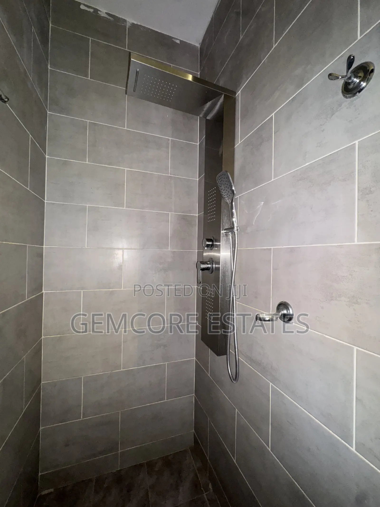 2bdrm Townhouse / Terrace in Nanakrom, Ashaley Botwe for rent