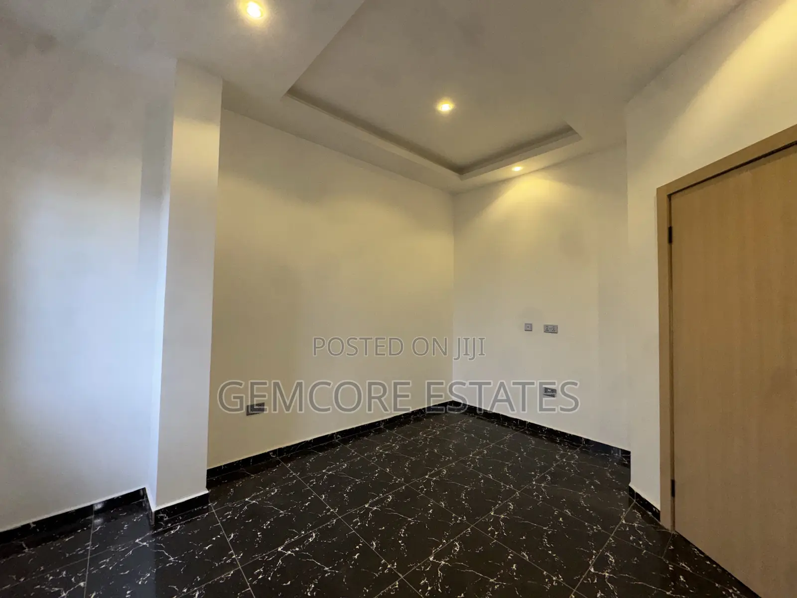 2bdrm Townhouse / Terrace in Nanakrom, Ashaley Botwe for rent