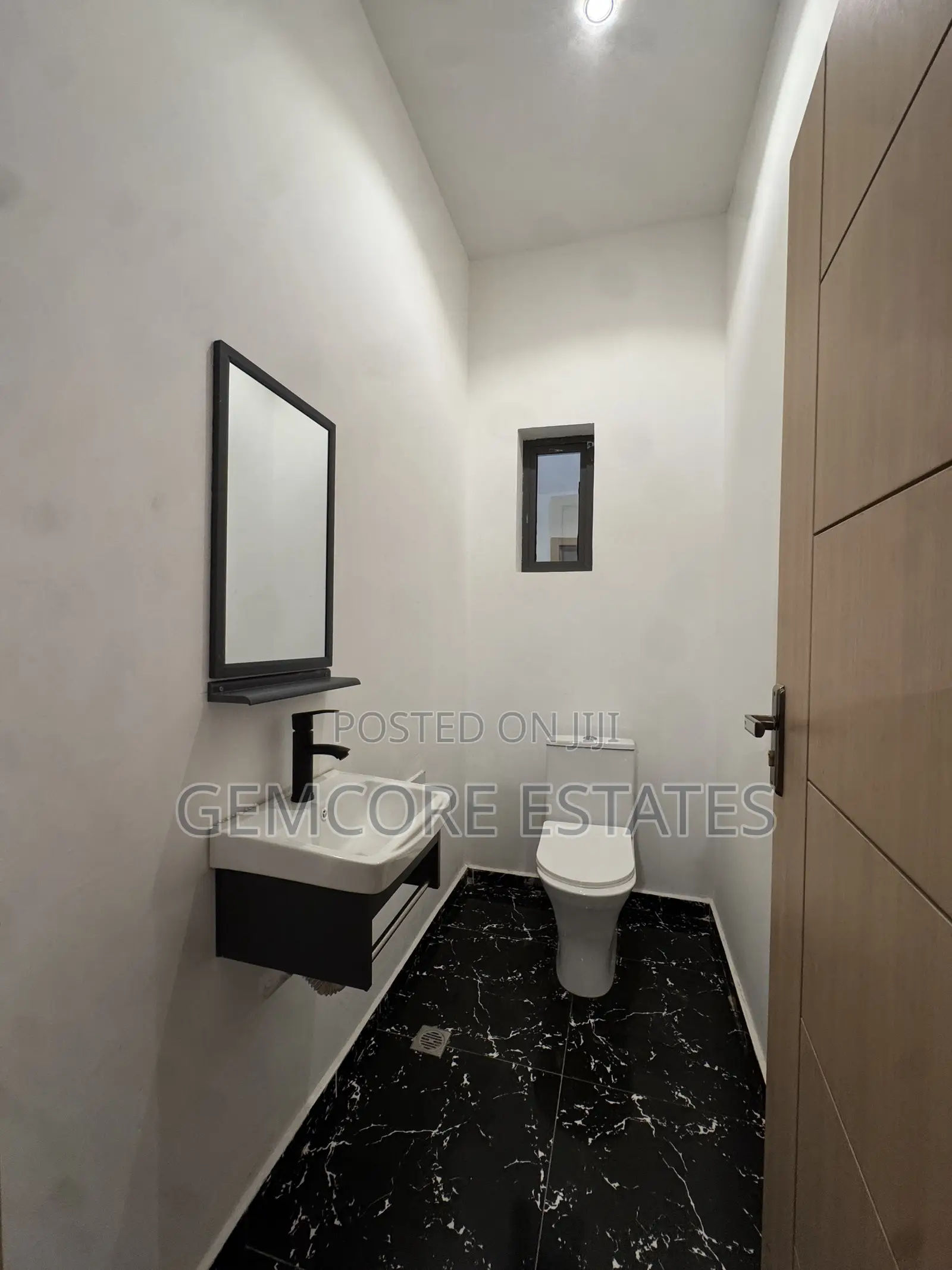 2bdrm Townhouse / Terrace in Nanakrom, Ashaley Botwe for rent