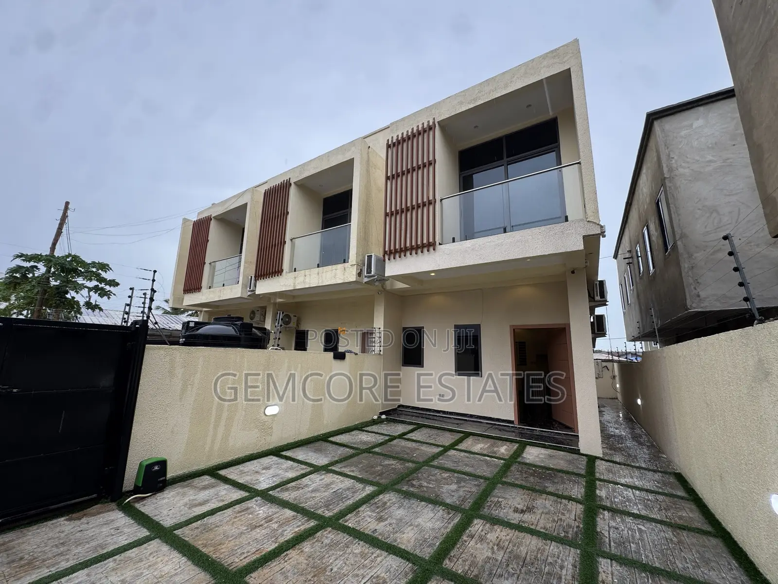 2bdrm Townhouse / Terrace in Nanakrom, Ashaley Botwe for rent