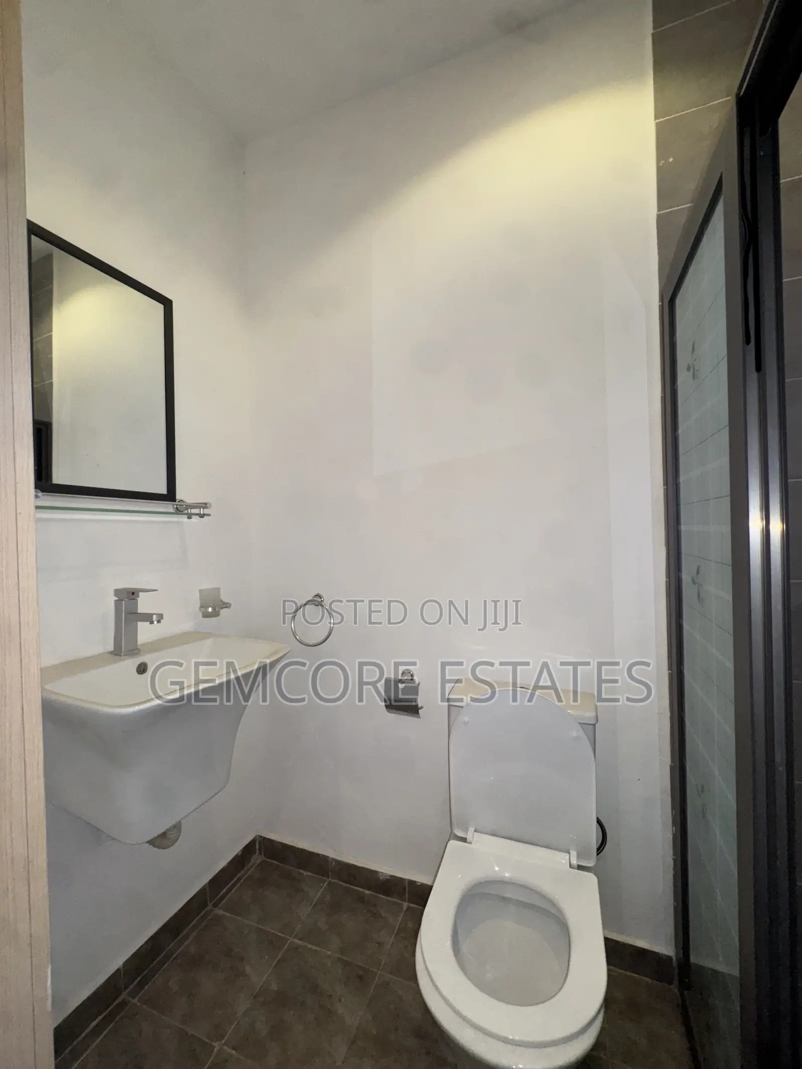 2bdrm Townhouse / Terrace in Nanakrom, Ashaley Botwe for rent