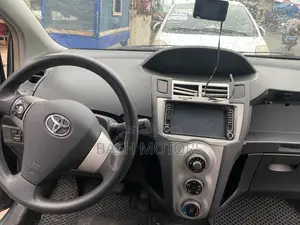 Toyota Yaris 2009 Gray