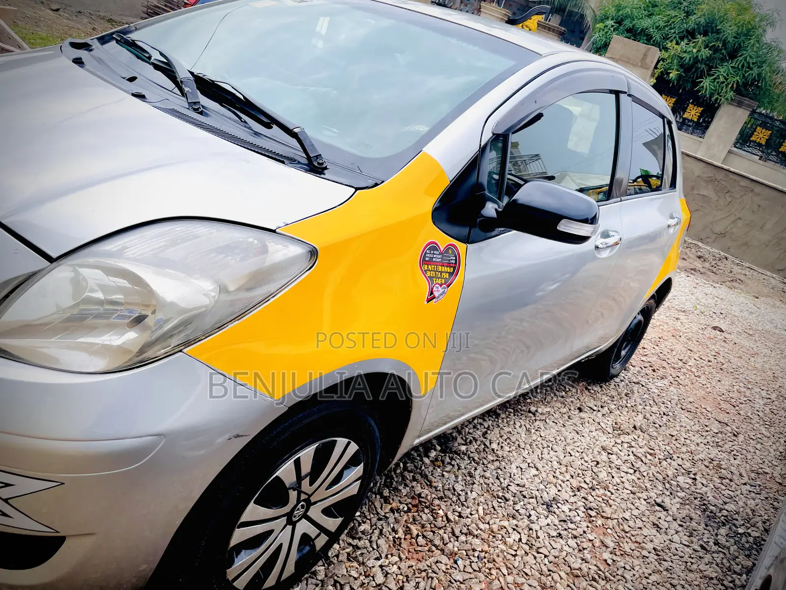 Toyota Vitz 2010 Gray