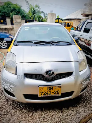 Toyota Vitz 2010 Gray
