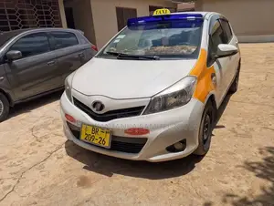 Toyota Vitz 1.3 AWD 5dr 2013 White