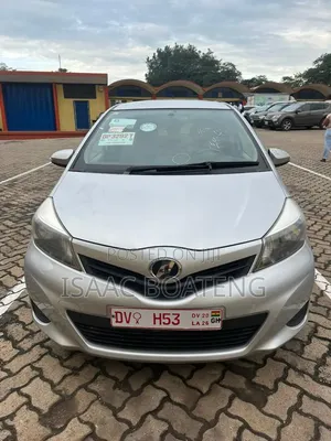 Toyota Vitz 1.3 FWD 5dr 2013 Silver