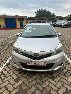 Toyota Vitz 1.3 FWD 5dr 2013 Silver