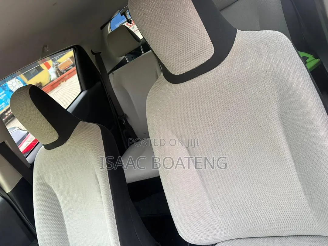 Toyota Vitz 1.3 FWD 5dr 2013 Silver