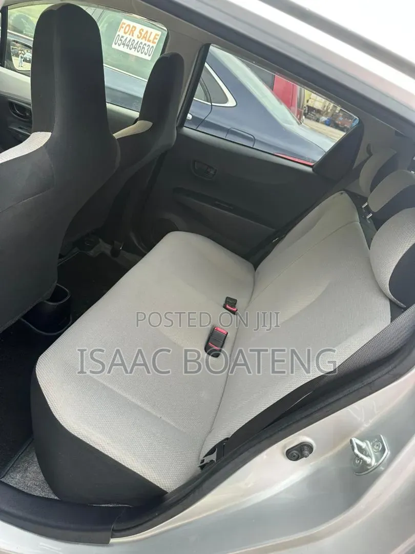 Toyota Vitz 1.3 FWD 5dr 2013 Silver