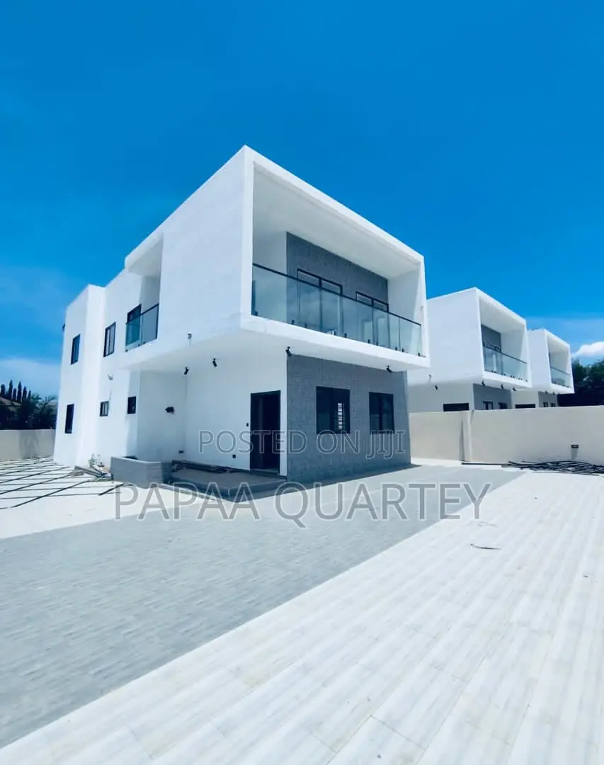 4bdrm House in Adjiriganor for sale