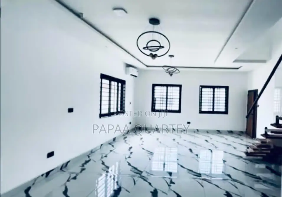 4bdrm House in Adjiriganor for sale