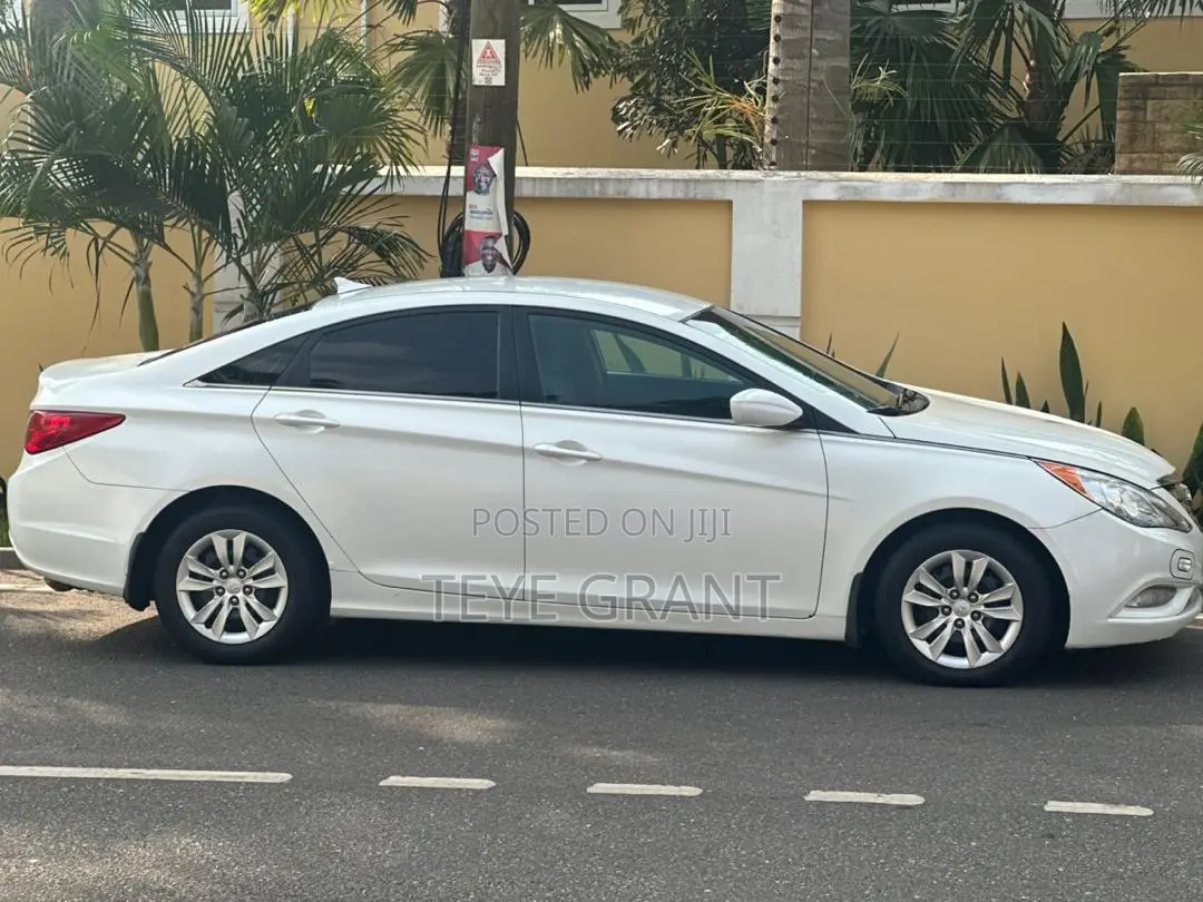 Hyundai Sonata SE 2.0T Sedan FWD (2.0L 4cyl 6A) 2013 White