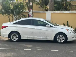 Hyundai Sonata SE 2.0T Sedan FWD (2.0L 4cyl 6A) 2013 White
