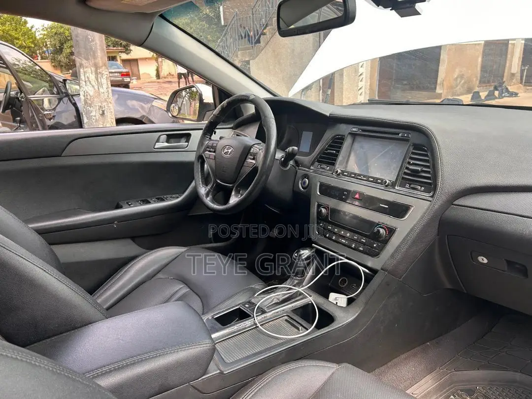 Hyundai Sonata SE 2.0T Sedan FWD (2.0L 4cyl 6A) 2013 White
