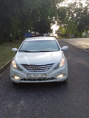 Hyundai Sonata SE 2.0T Sedan FWD (2.0L 4cyl 6A) 2013 White