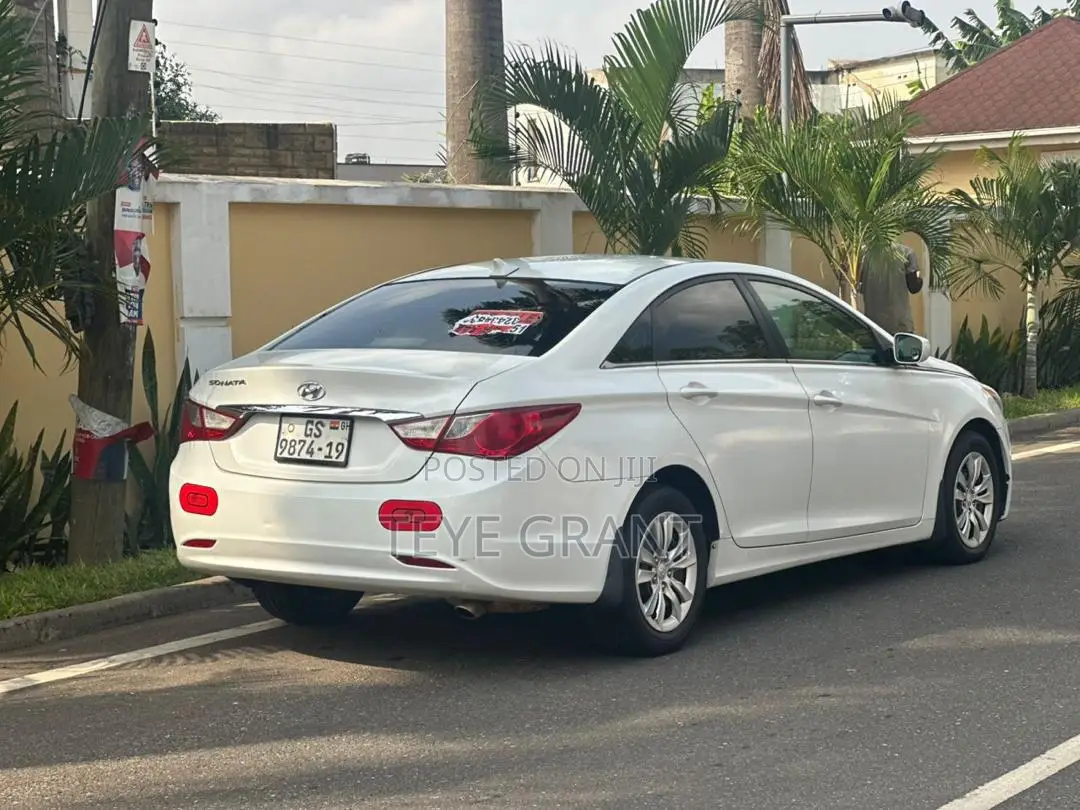 Hyundai Sonata SE 2.0T Sedan FWD (2.0L 4cyl 6A) 2013 White