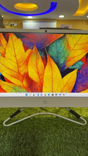 HP 200 G4 22 All-in-One 12GB Intel Core i5 HDD+SSD 500GB