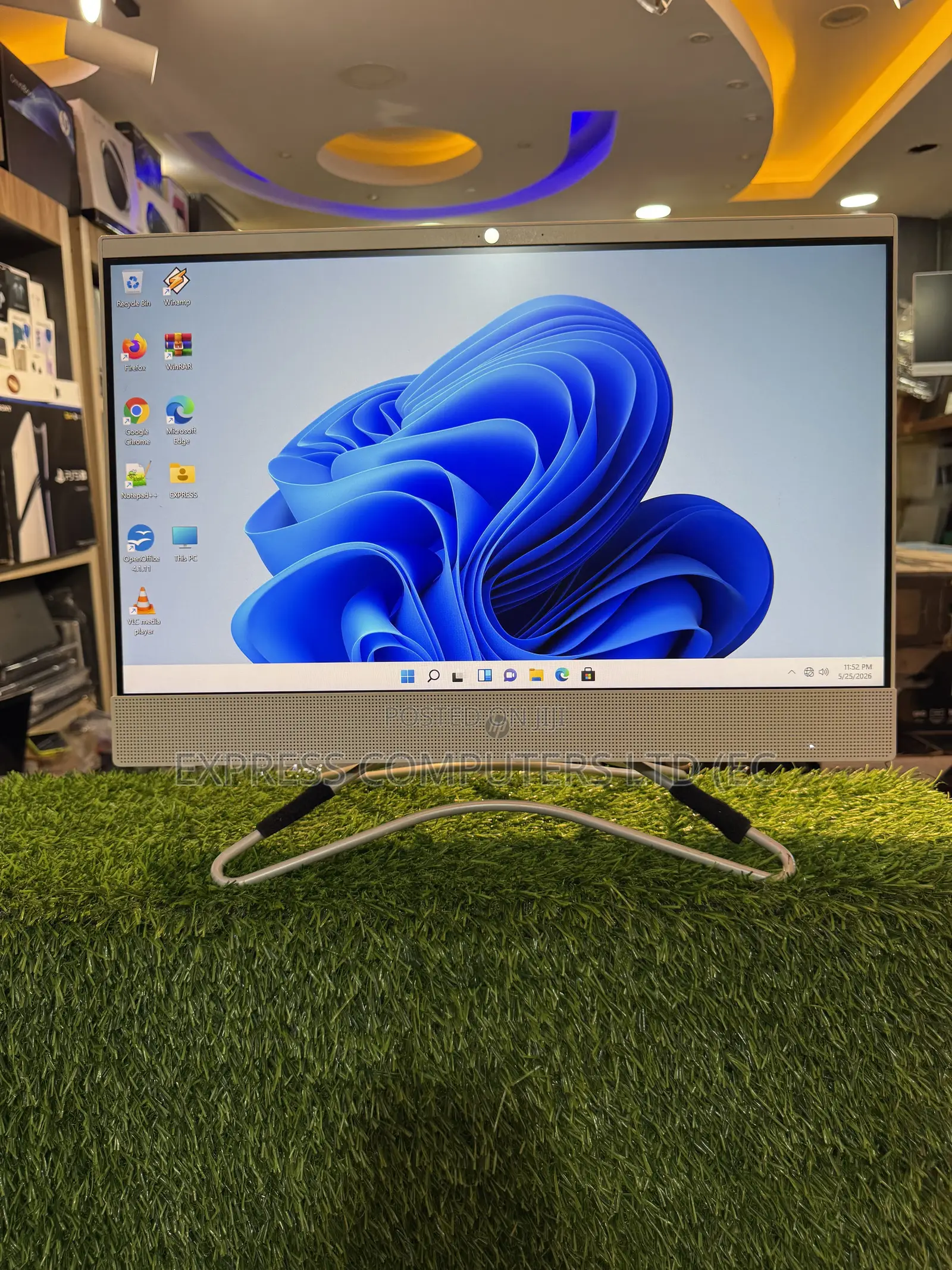 HP 200 G4 22 All-in-One 12GB Intel Core i5 HDD+SSD 500GB