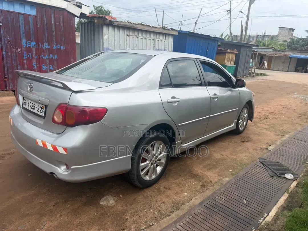 Toyota Corolla 2010 Silver