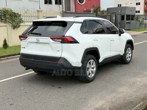 Toyota RAV4 LE AWD 2019 White