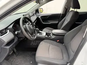 Toyota RAV4 LE AWD 2019 White