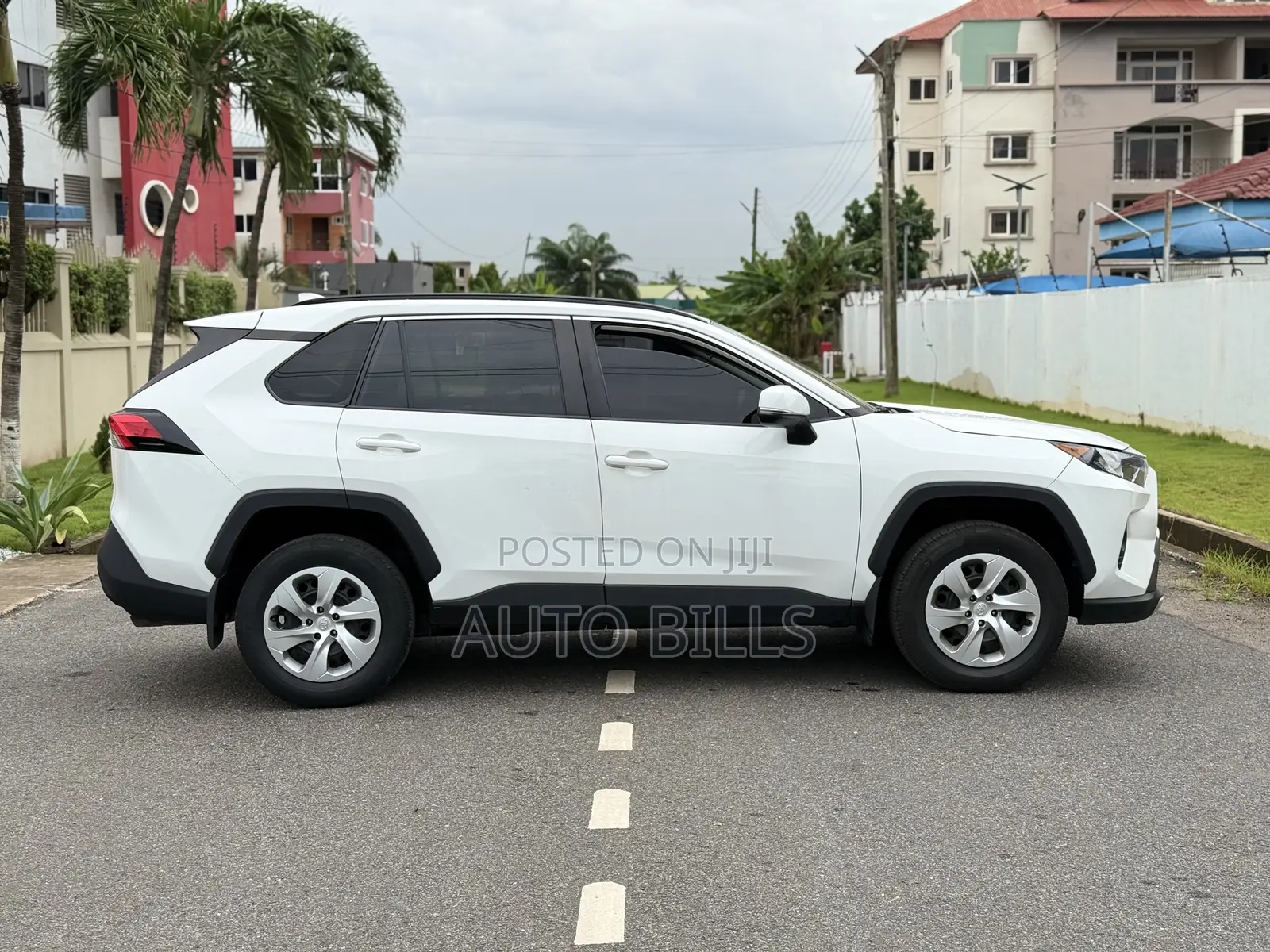 Toyota RAV4 LE AWD 2019 White