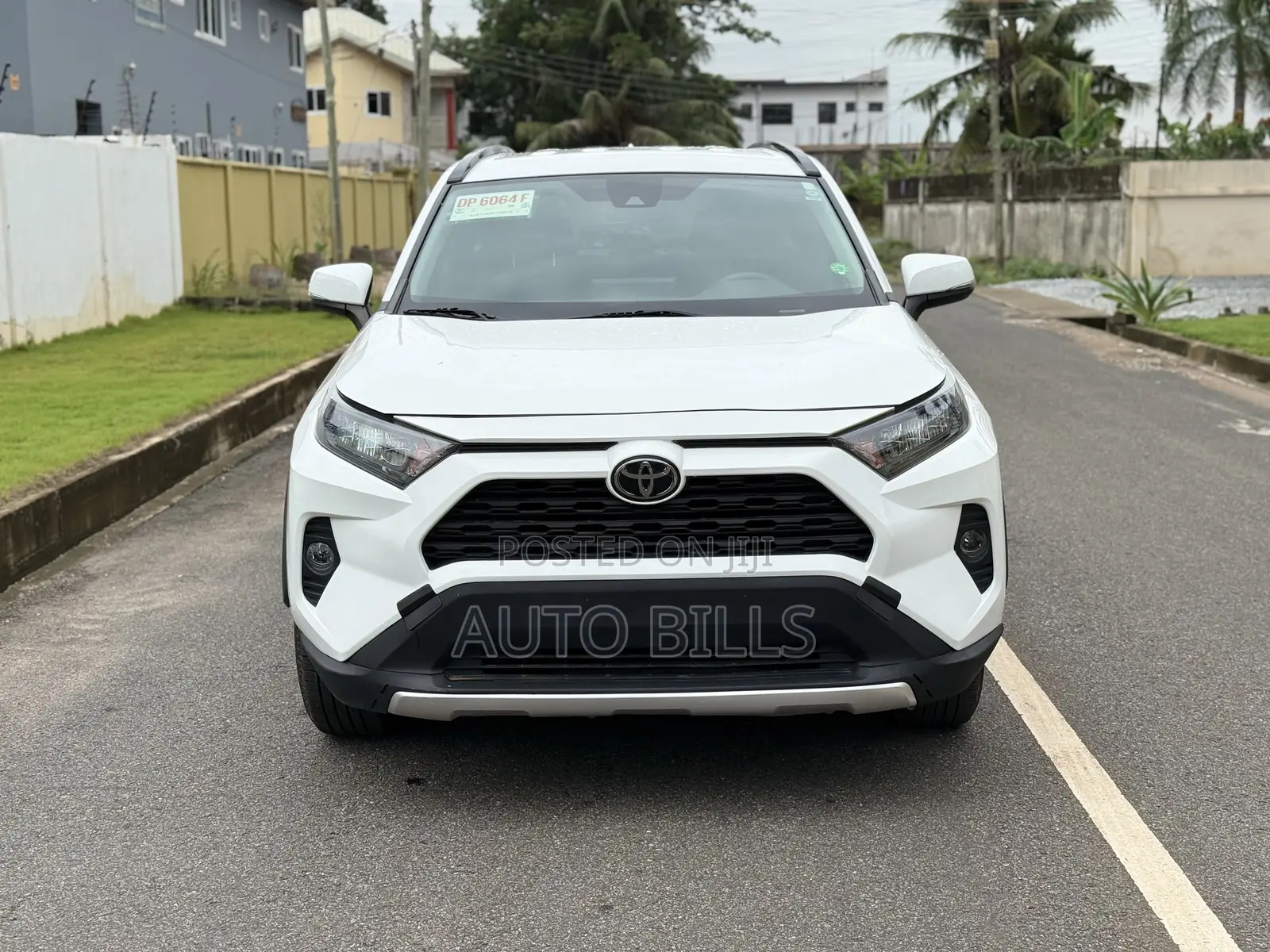 Toyota RAV4 LE AWD 2019 White