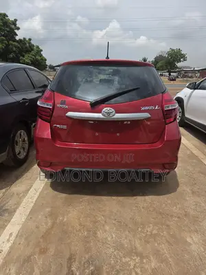 Toyota Yaris 2016 Burgundy