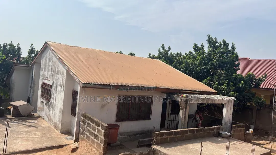 3bdrm House in Old Barrier, West Hills Mall Area for sale