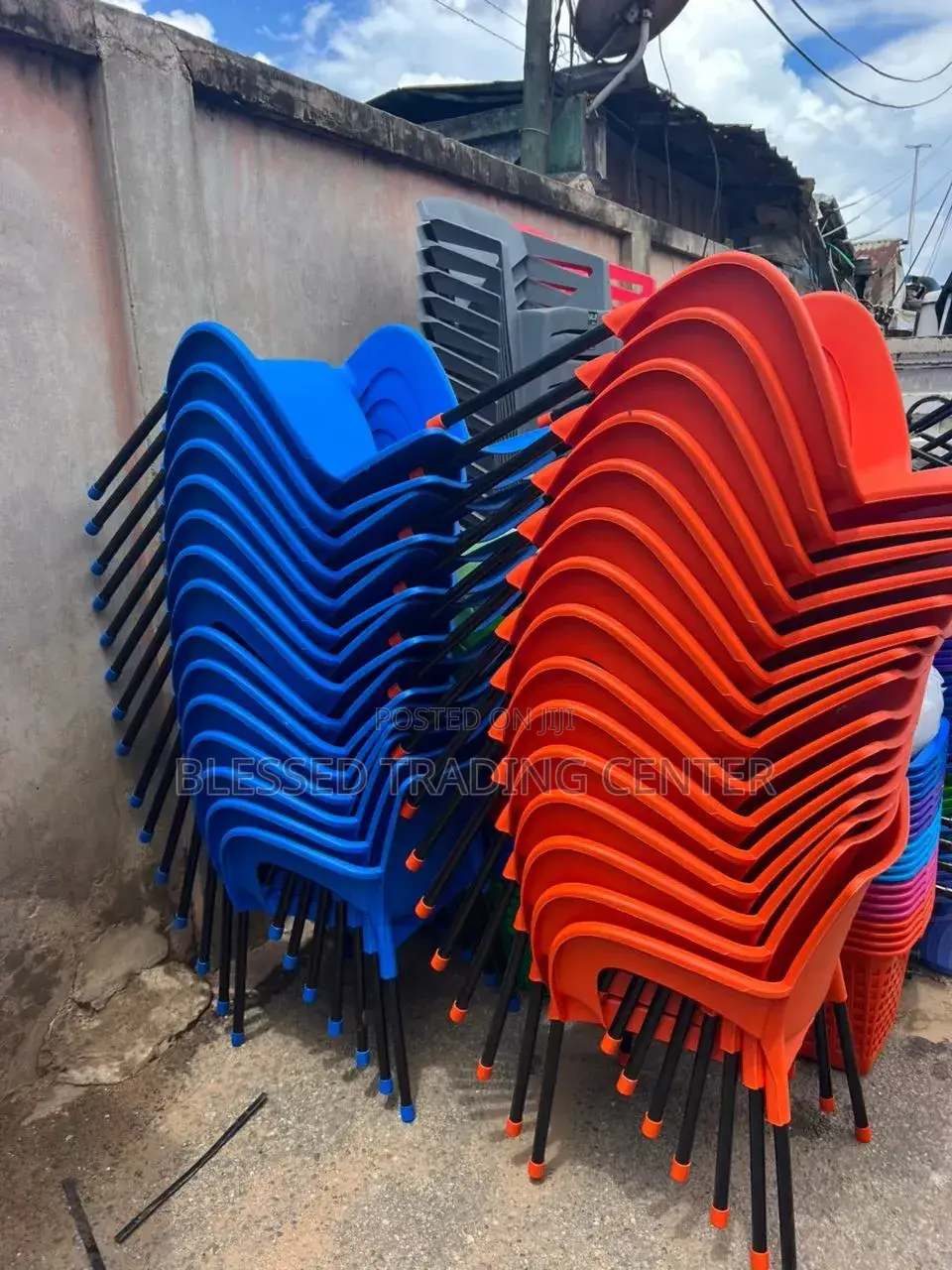 Quality And Durable Plastic Chairs With Metal Legs