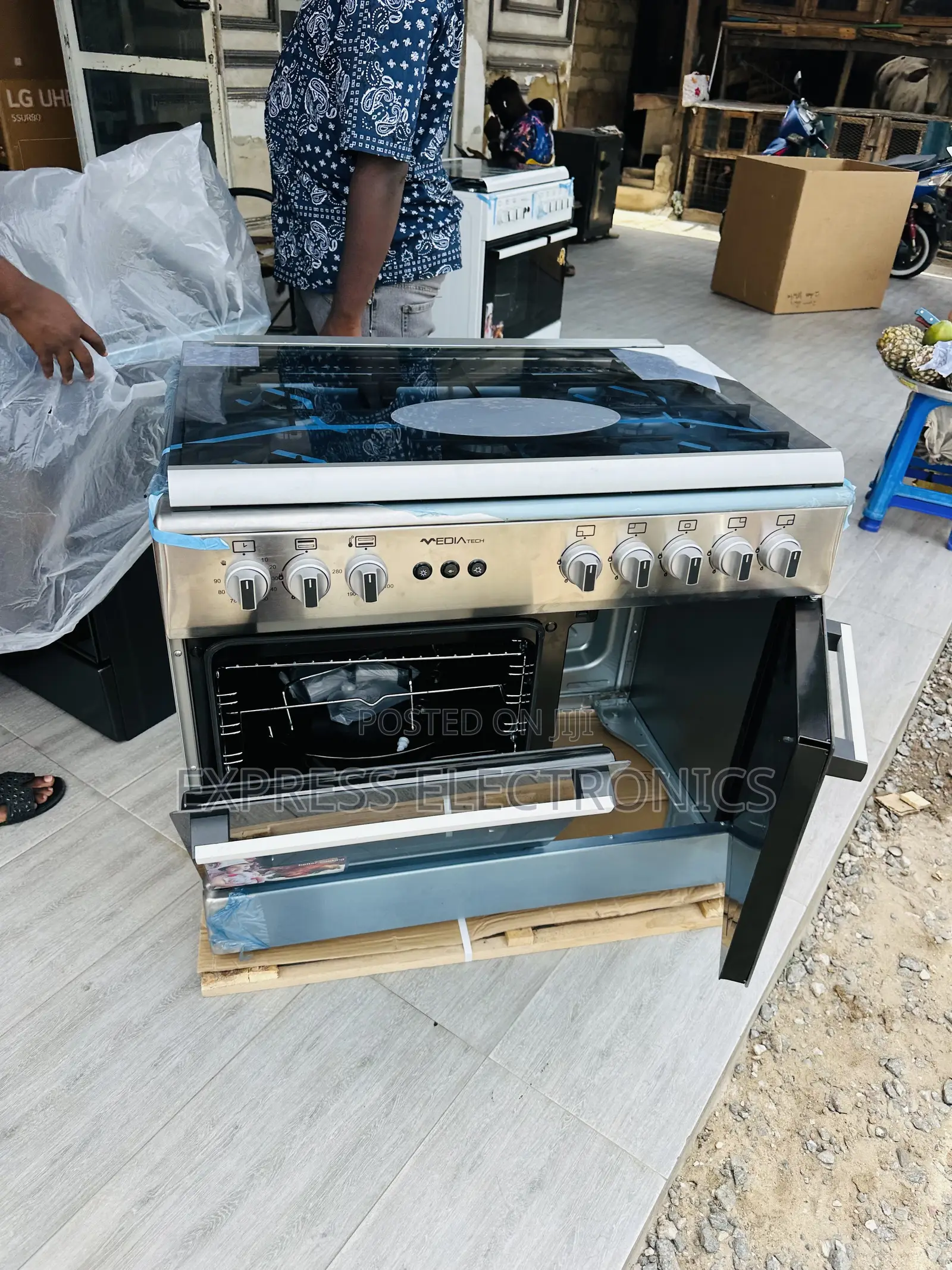 Available Now at Store Gas Cooker Oven Rotisserie 60/90 5burner