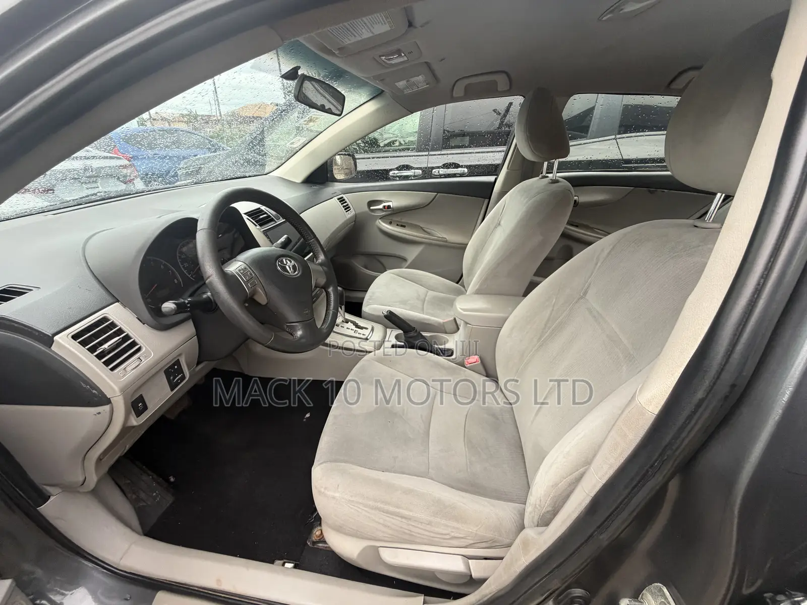 Toyota Corolla LE 4dr Sedan (1.8L 4cyl 4A) 2013 Gray